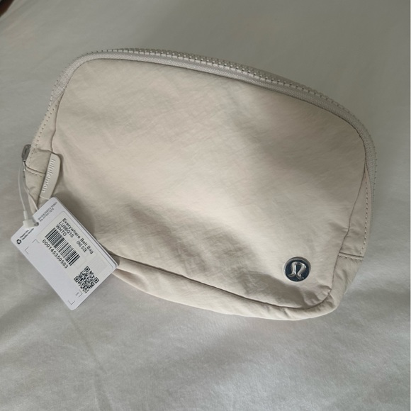 lululemon athletica Handbags - Lululemon Everywhere Belt Bag